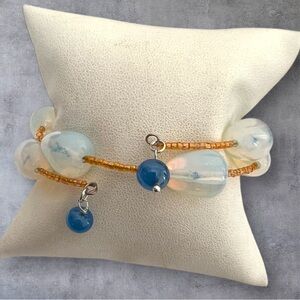 Moonstones color beads bracelet adj size
